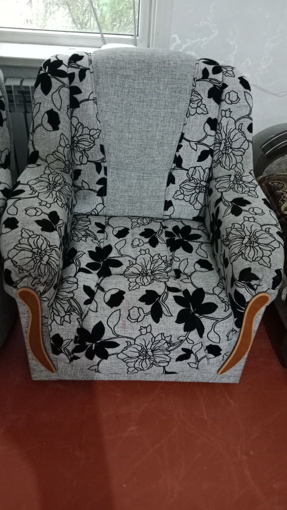 Продам два кресло