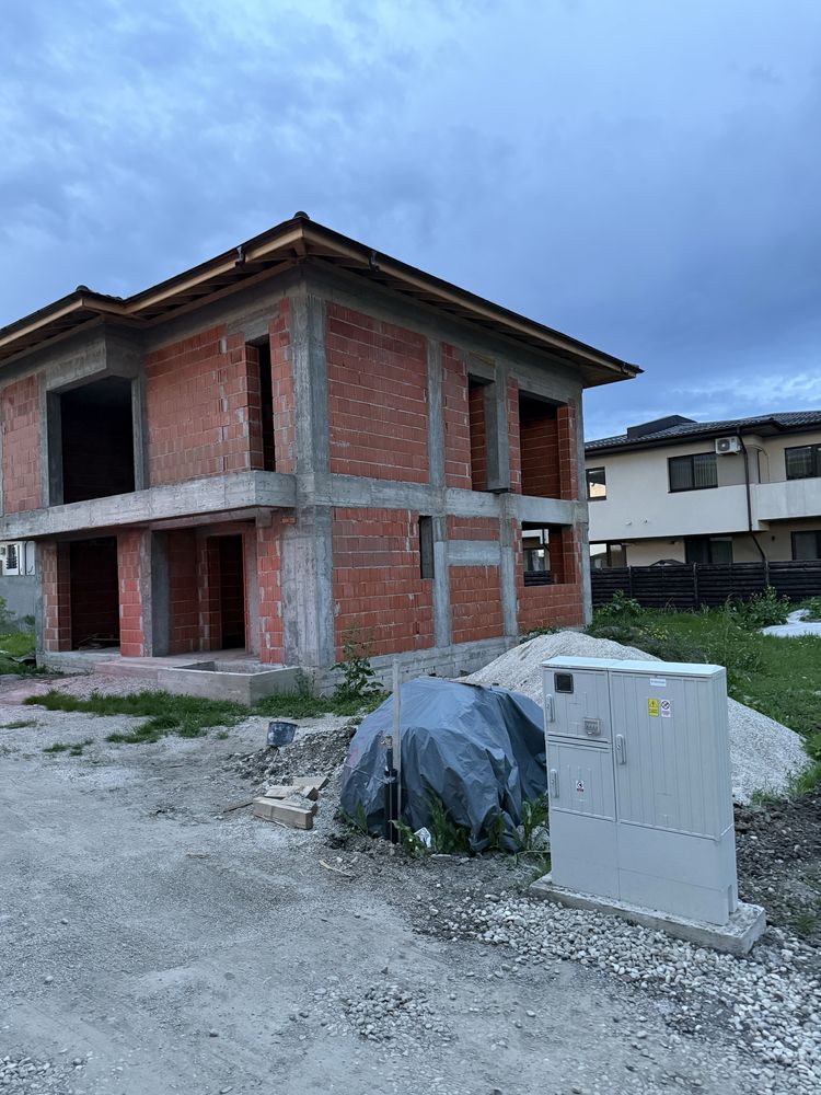OFERTA - Casa la rosu + teren 440 mp Ciprian Porumbescu otopeni