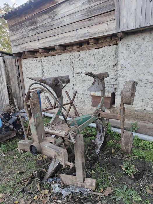 Vând plug reversibil