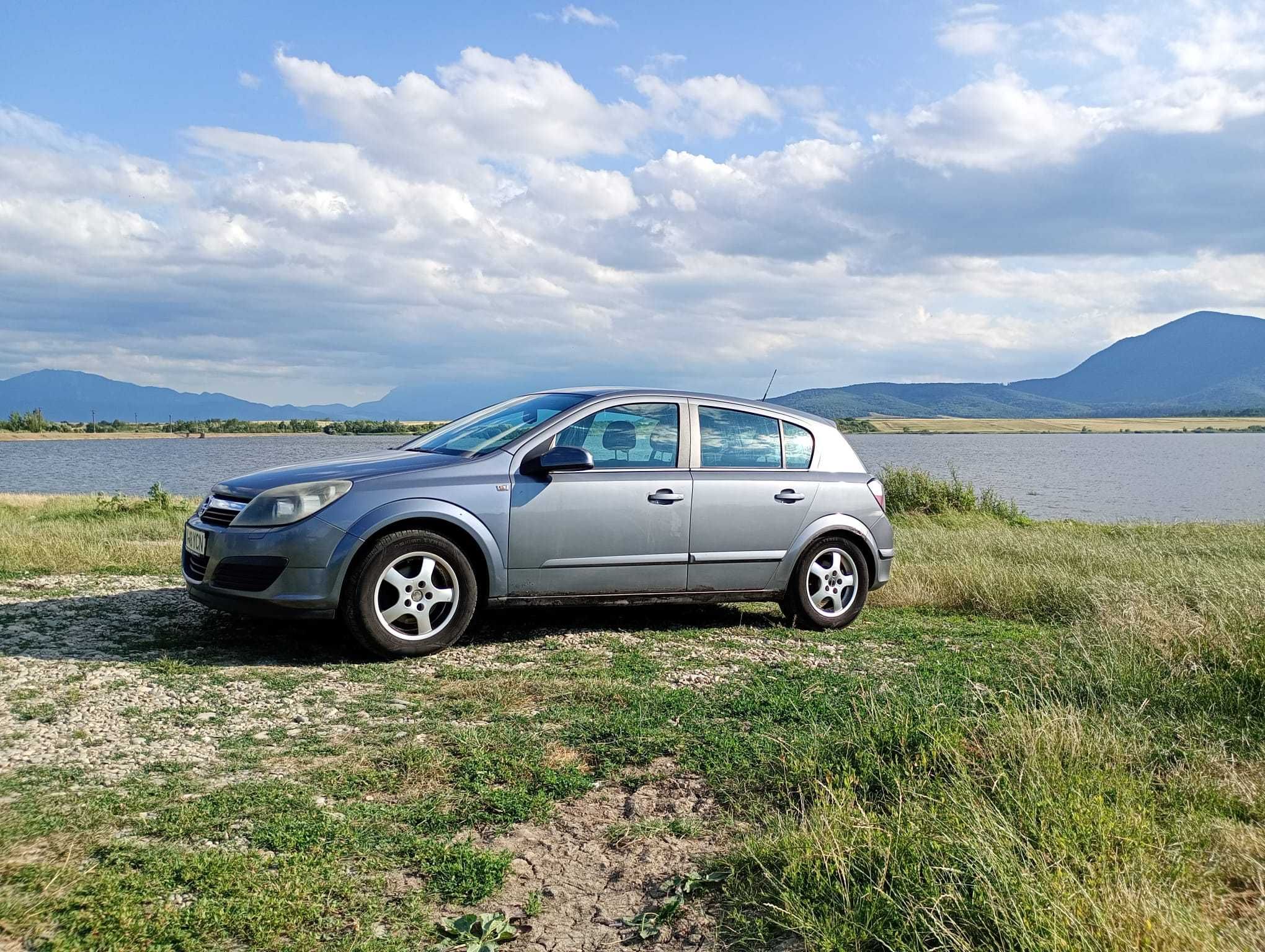 Vand Opel Astra H 2005 pret 5400 lei (anvelope iarna incluse)