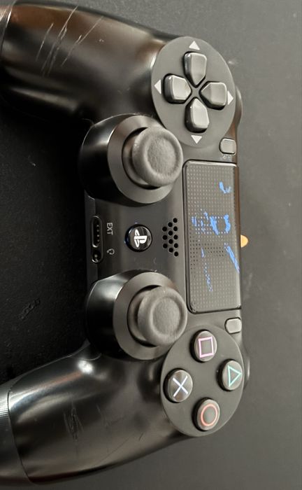 Vând ps4 foarte bun nu afost folosit de multe ori