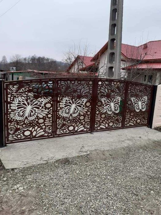 Porti din tabla decupata