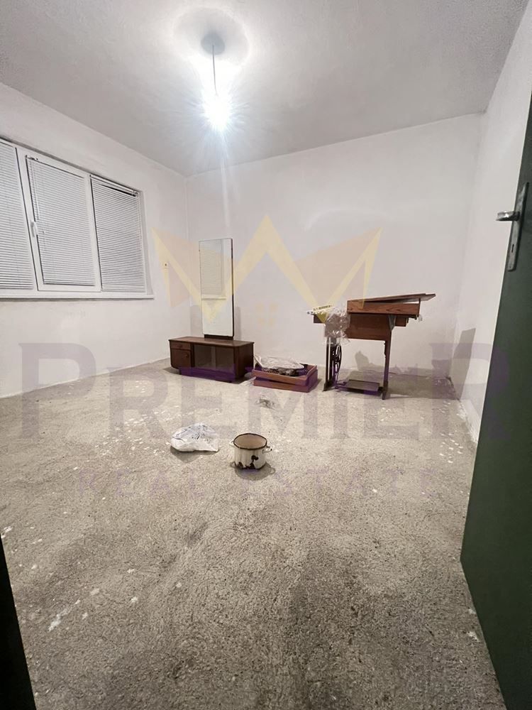 Продава се Къща в с. Партизани, Област Варна - 240 кв.м за 250 €/кв.м - Снимка #9