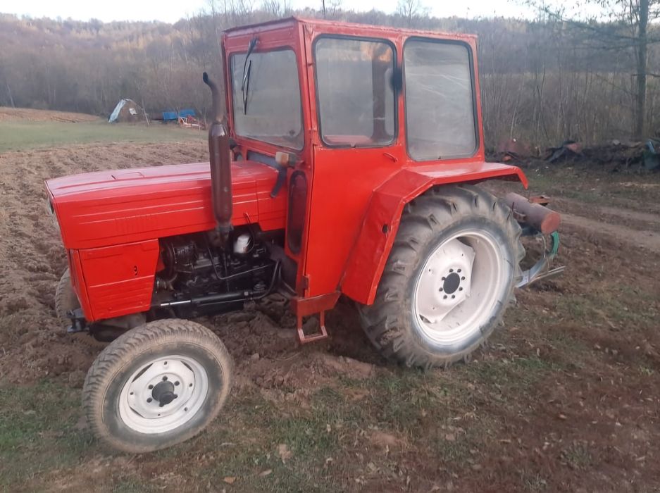 Vând tractor u445