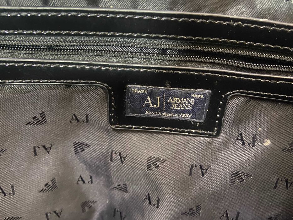 Продам женскую сумку Armani