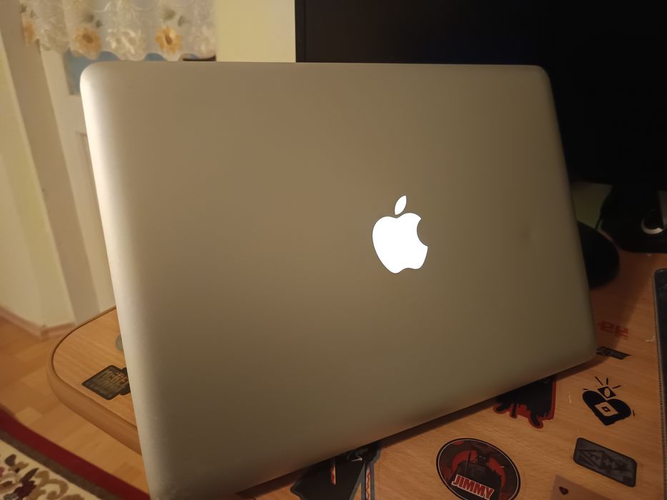 Vând MacBook Pro