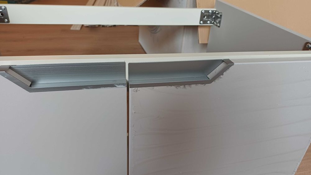 PVC комплект за баня с конзолен шкаф и горен огледален шкаф за баня