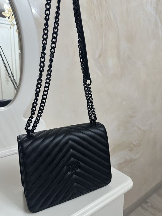 Дамска чнта на Pinko