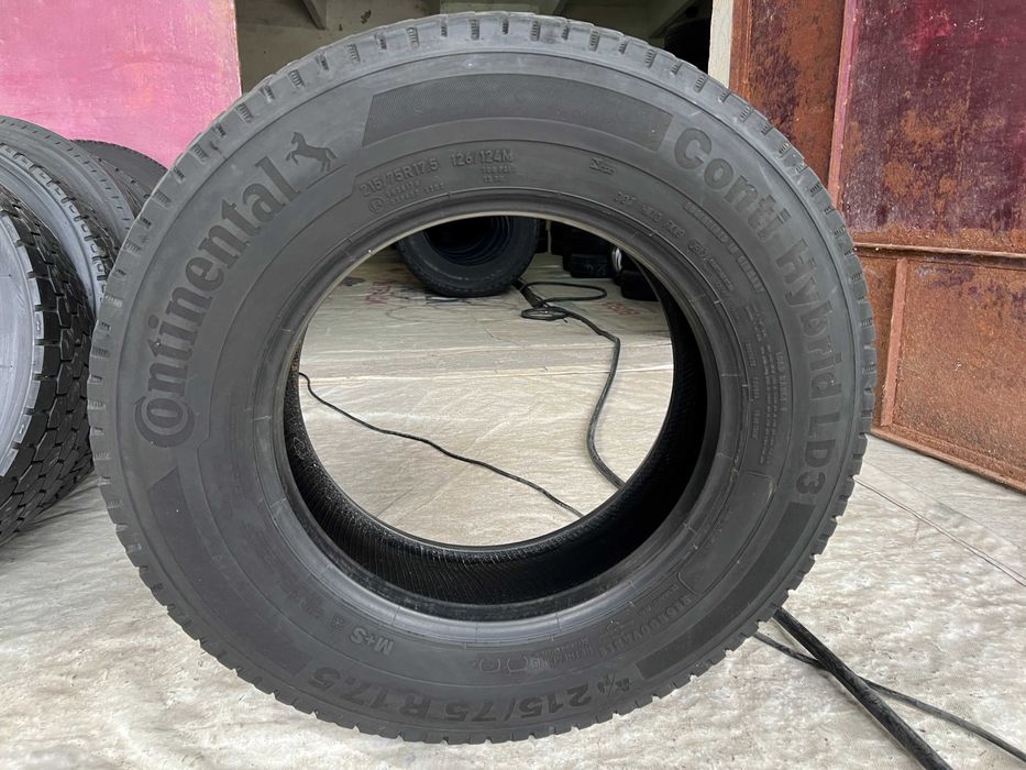 2 товарни гуми 215/75R17.5 Continental Hybrid LD3 126/124M M+S 12PR