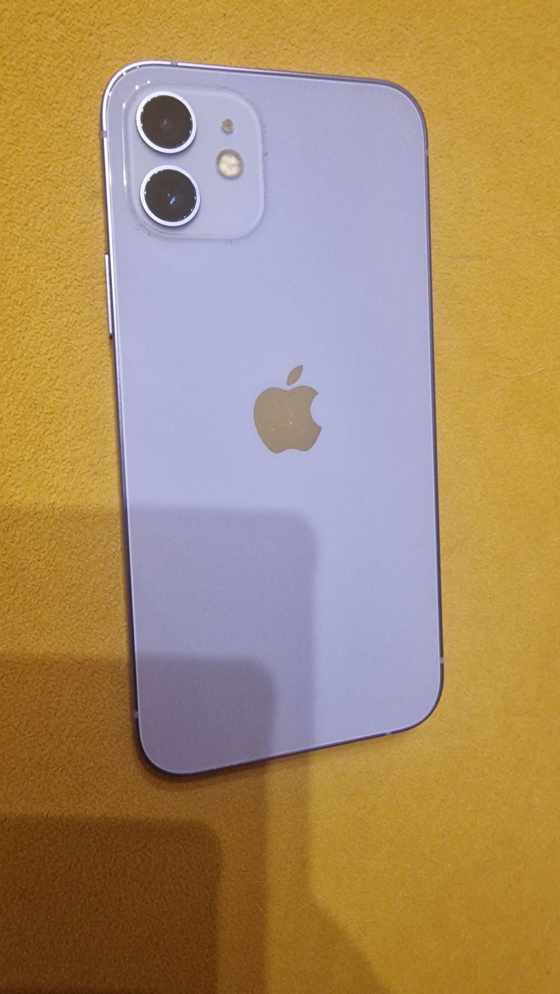 Apple Iphone 12 .