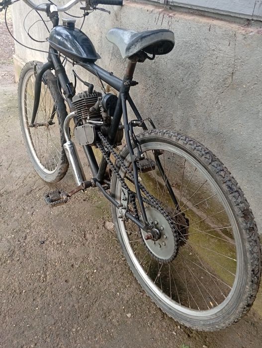 Bicicleta cu motor de 80 cc 2t