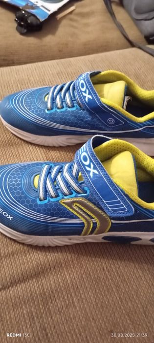 Adidași cu lumini în talpă geox