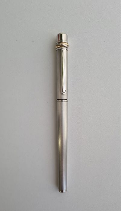 Stilou les must de Cartier penita aur alb 18k