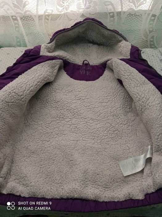 GEACĂ fete, groasa,vârstă 8-9 ani.Impecabila.