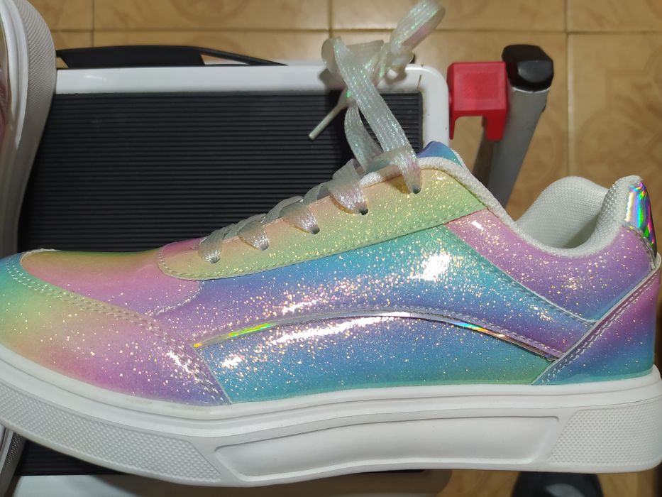 Дамски маратонки в преливащ цвят