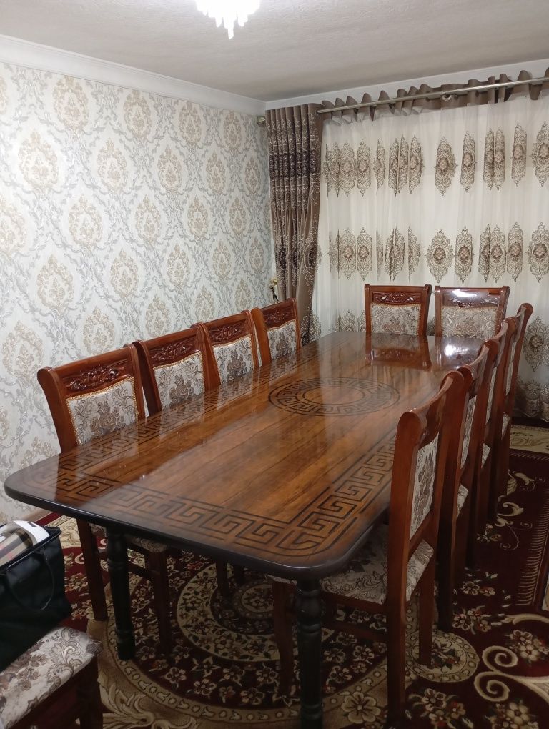 Srochna stol va stullar sotiladi