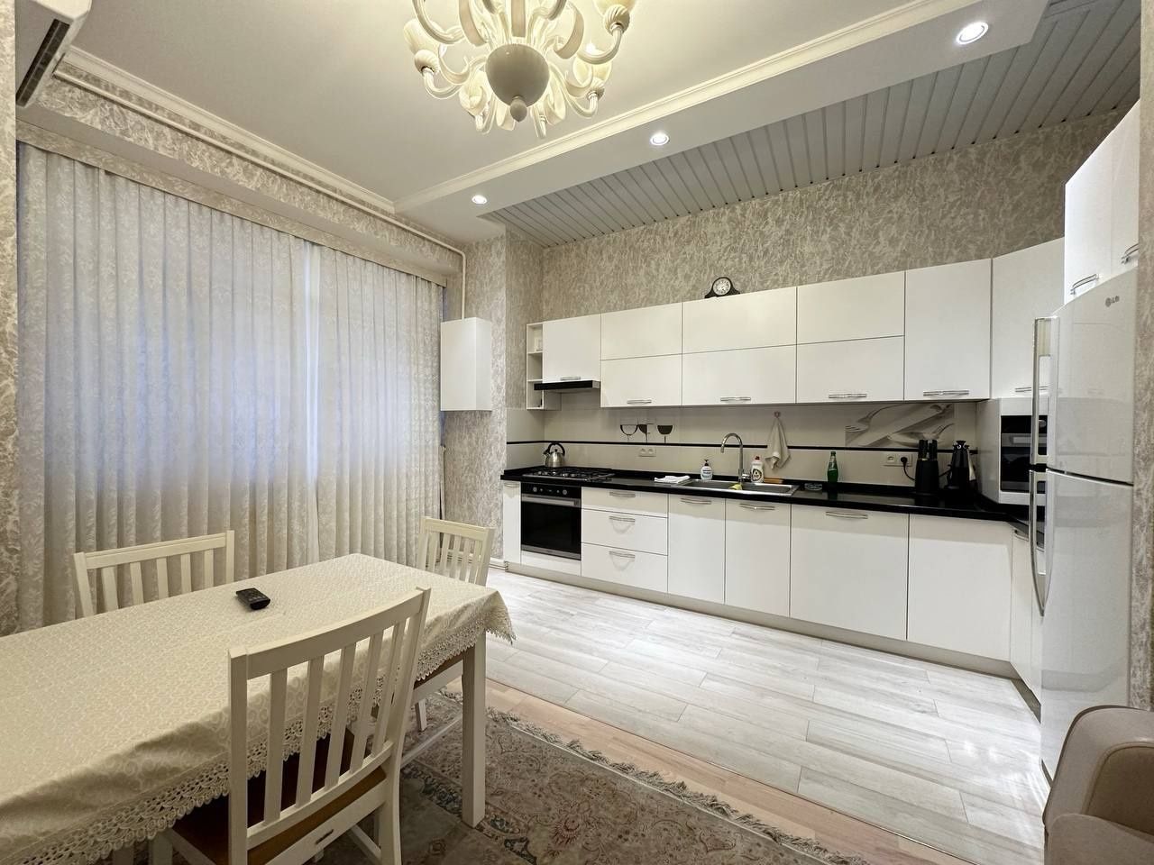 Maksim Gorkiy. 4/6/9. 142m2. Yevro.