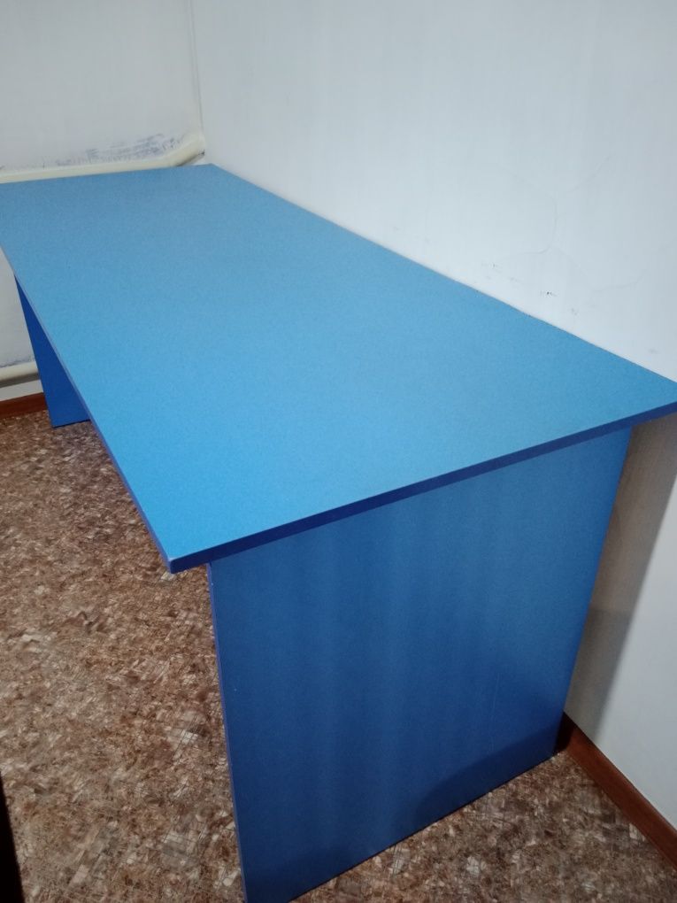 Стол обеденный ,