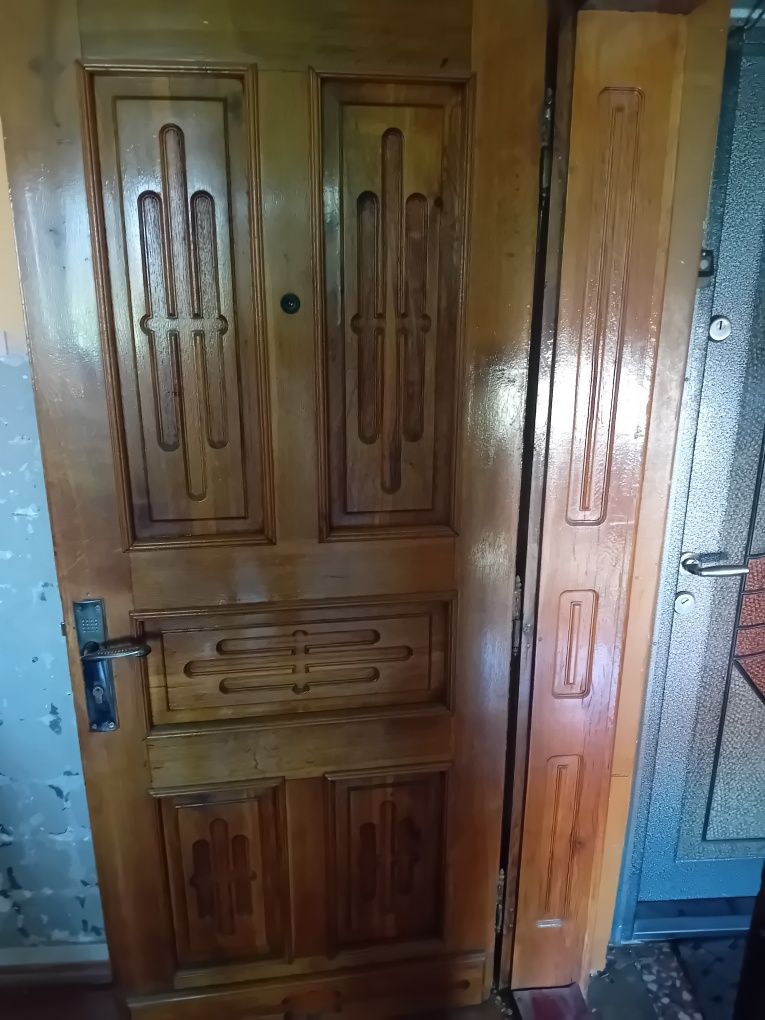 Vand ușa lemn masiv
