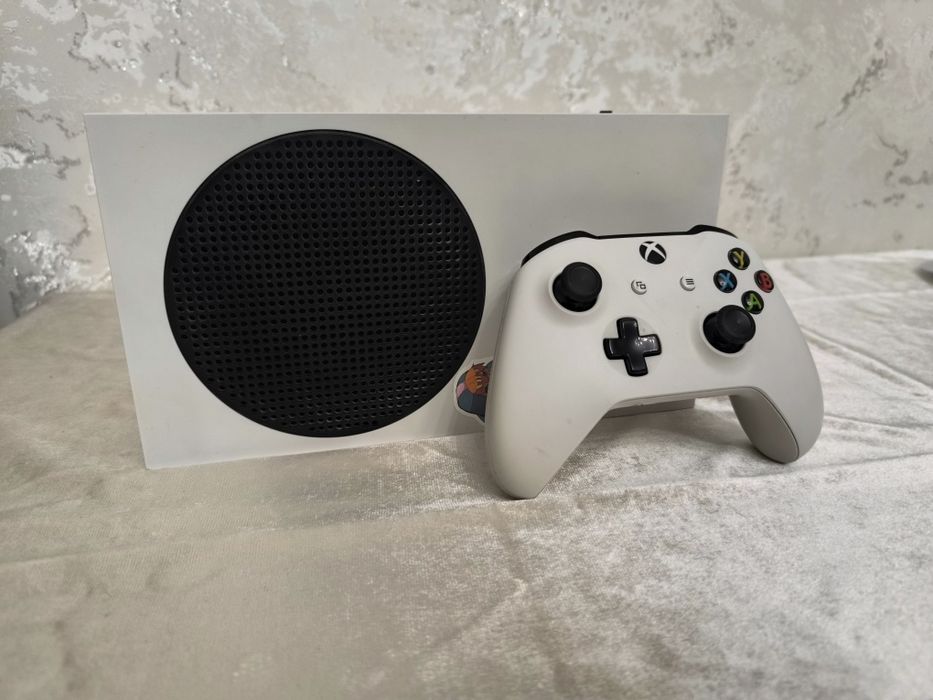 Xbox series S FIFA 25 + games