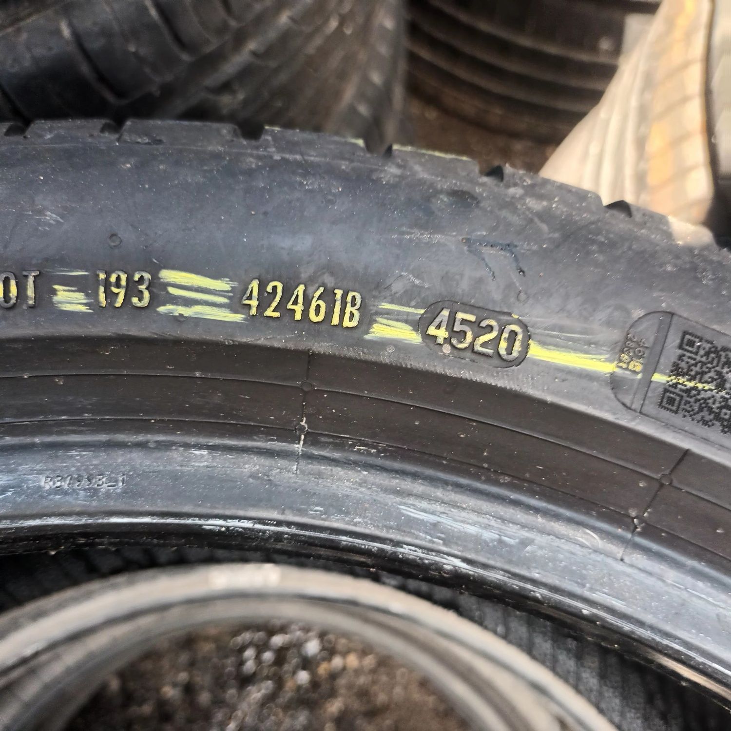 255 40 18 PIRELLI 2бр летни дот 2020г