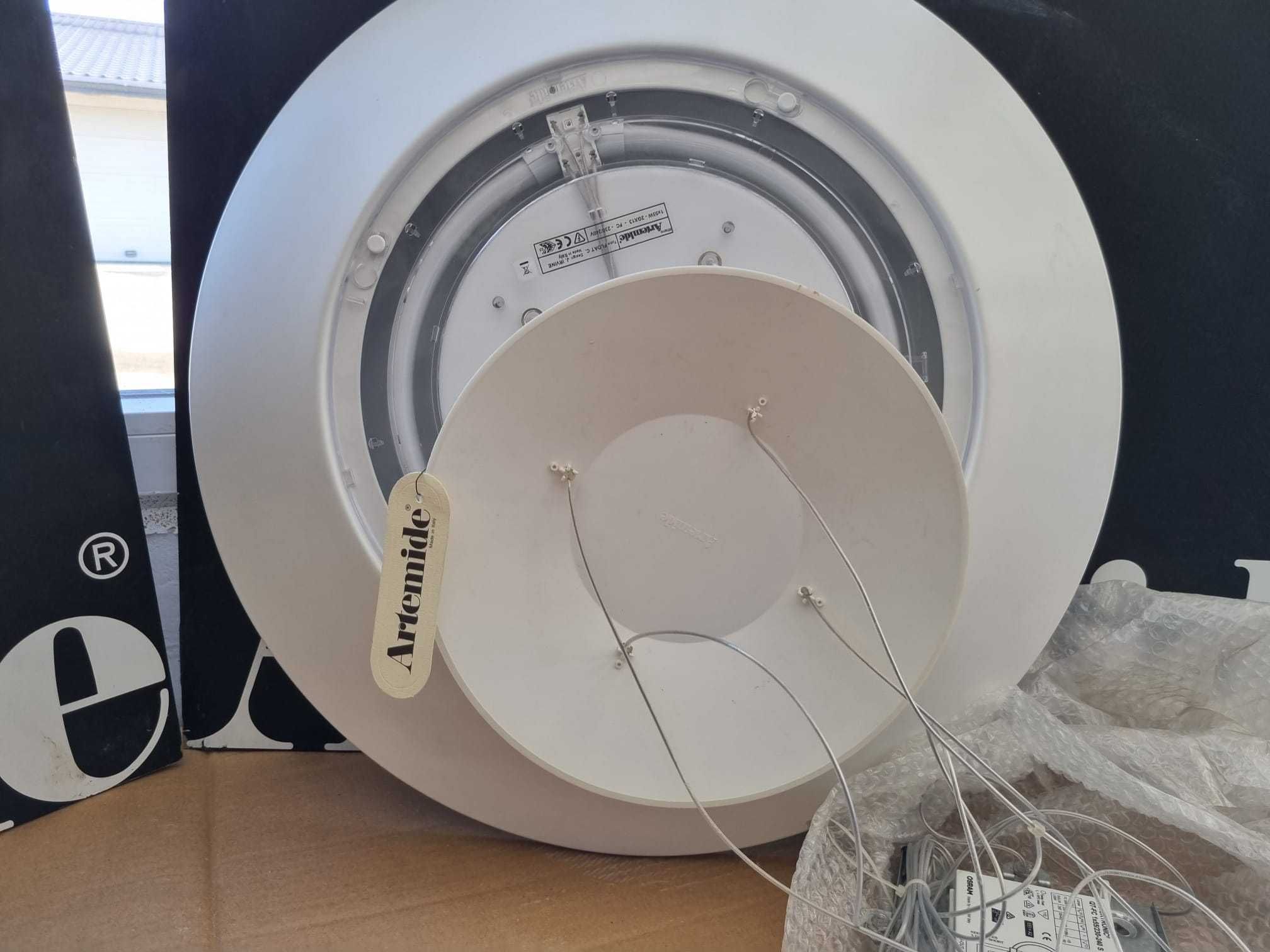 Lampa suspendata (lustra) Artemide Float.