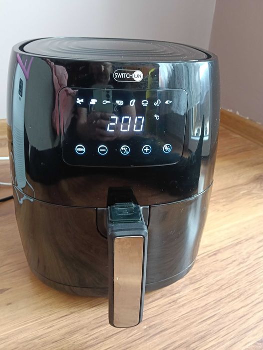 Малко употребяван Air fryer "Switch on"