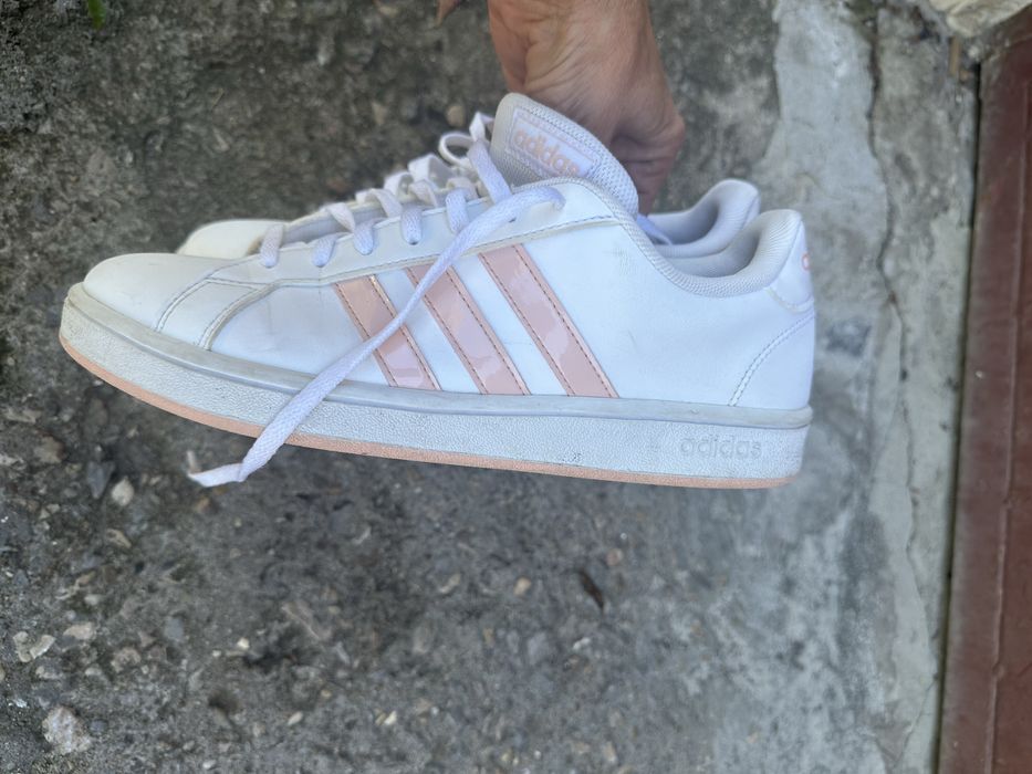 Дамски кецове Adidas