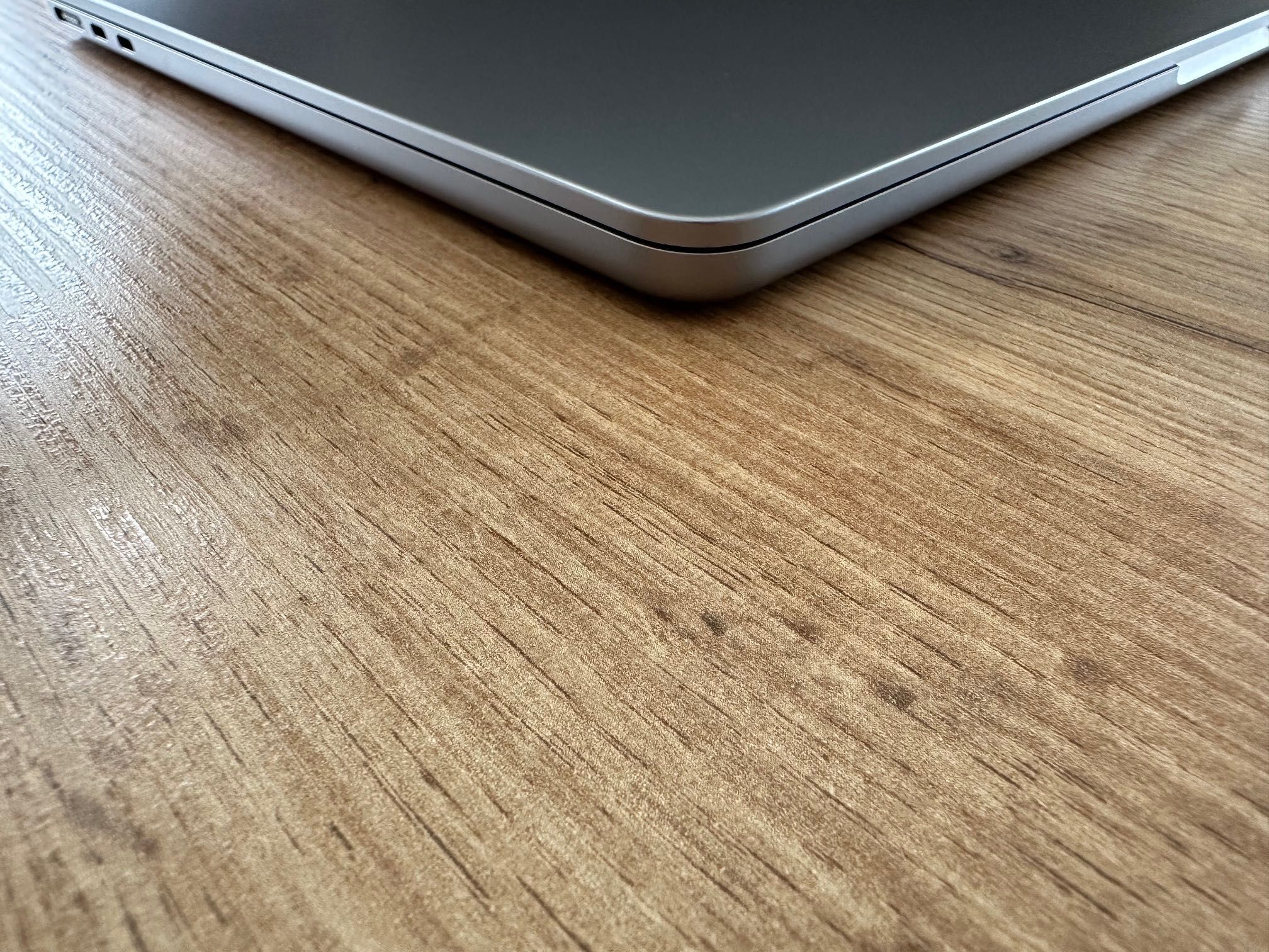 MacBook Air 13" M2 Chip 8-CPU, 8-GPU, 24GB RAM, 256GB SSD