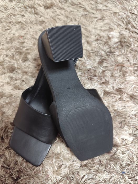 Saboți Amisu negri!