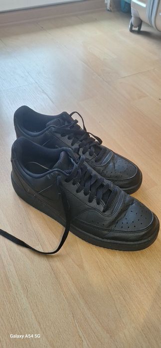 Продавам унисекс маратонки.