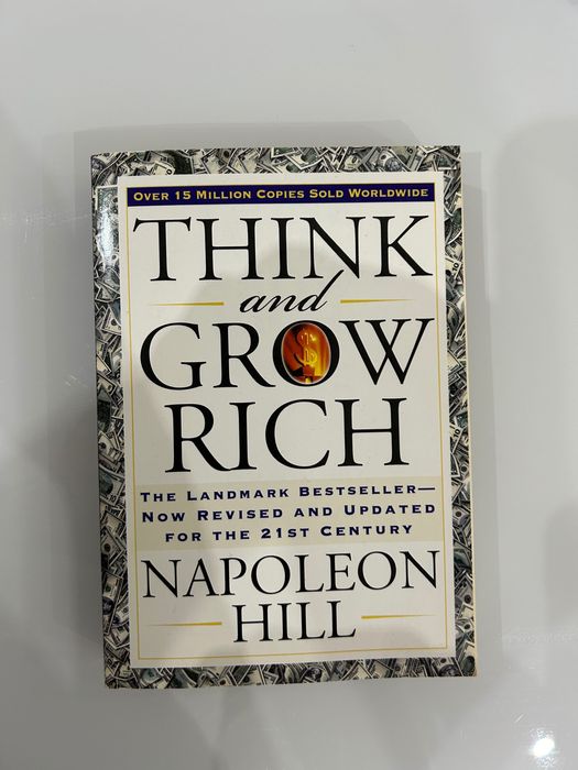 Книга на английском языке (бестселлер New York Times)