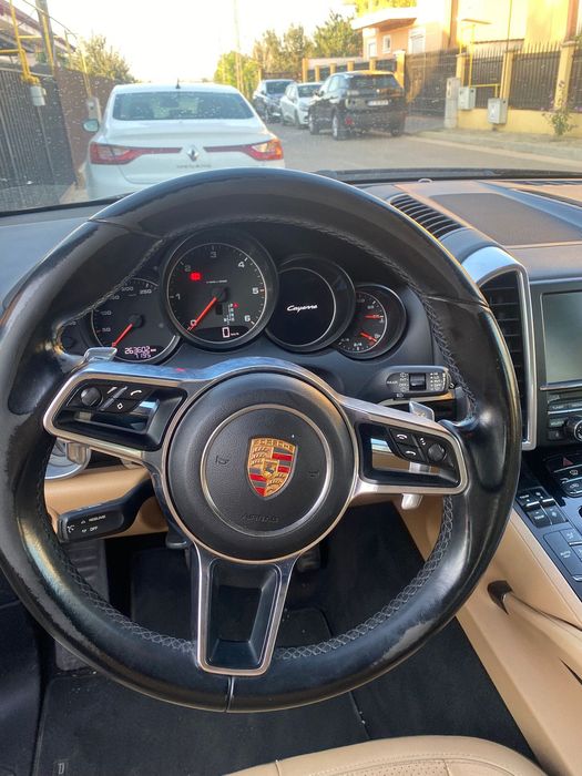 Vând Porsche Cayenne