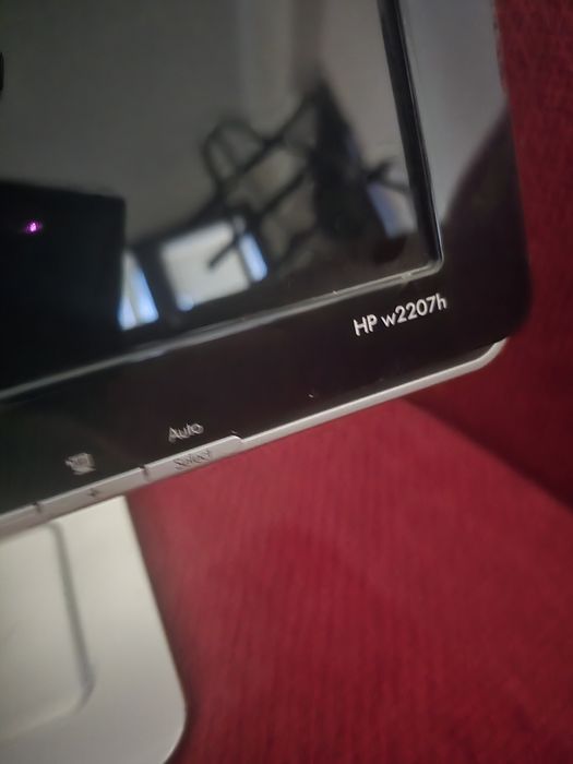 Hp w2207h перфектен