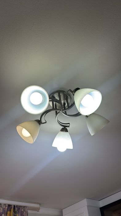 Срочно продам люстру