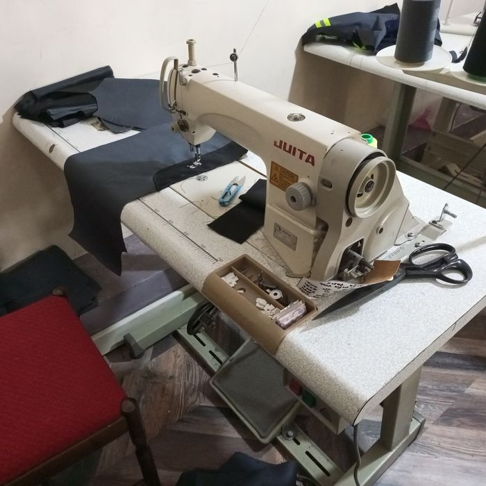 Тикув машина сотилади 800 000