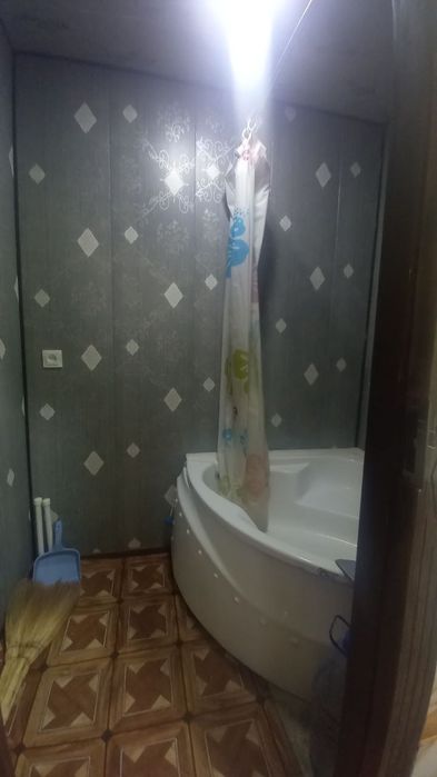 Хамма шароити бор Ижарага берилади 2 хонали уй