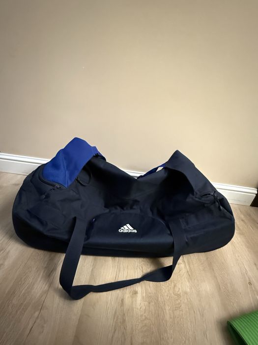 Продаётся спортивная сумка Adidas (оригинал)