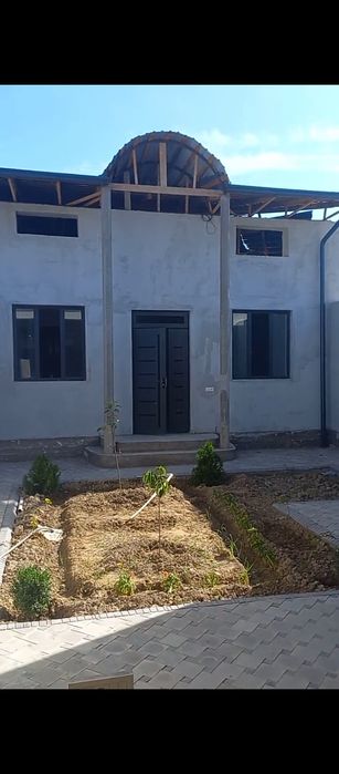 Nazarbek tekstilda 2,9 sotiq 5xonali kirib yashashga xonadon sotiladi