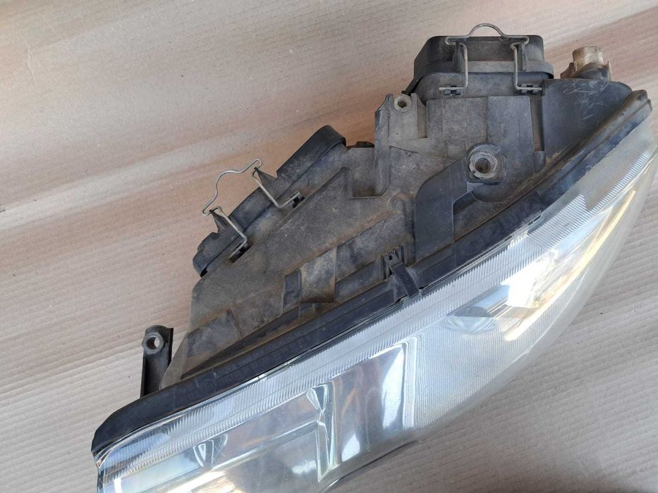 Skoda Superb, parbriz, far stanga, din dezmembrari auto