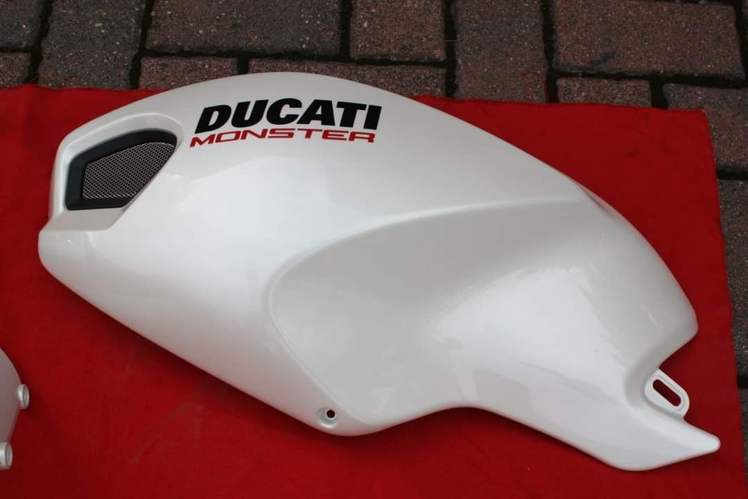 Set carene Ducati Monster 696, 796, 1100  alb perlat