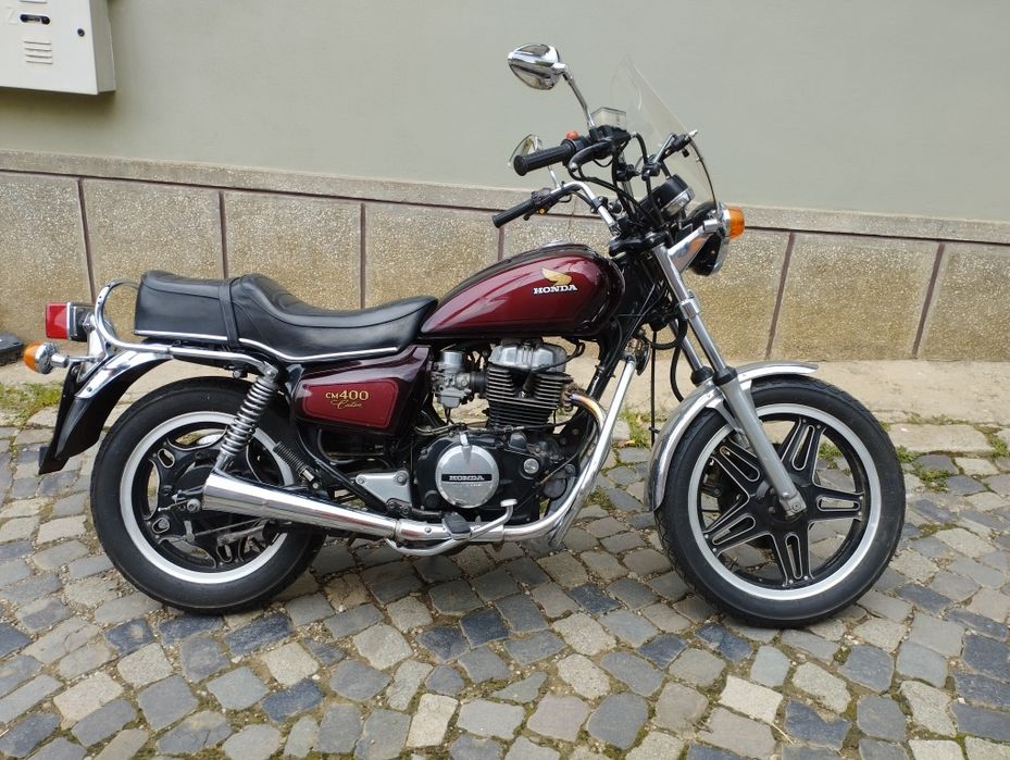 Vând motocicleta Honda cm 400t