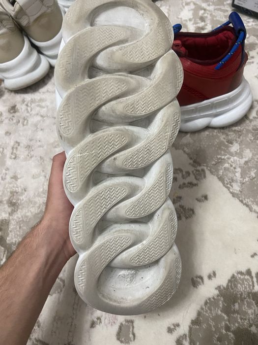 Versace chain reaction