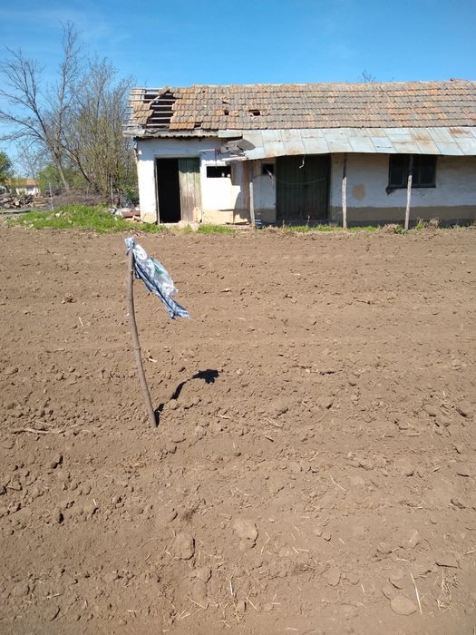 Se vinde loc de casa