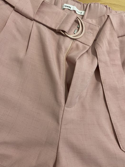 Pantaloni scurti roz eleganti Sinsay
