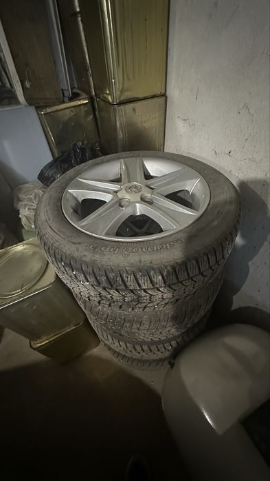 Продавам гуми с джанти на един сезон