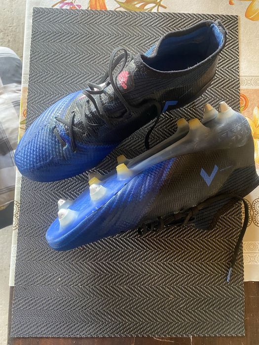 Vand ghete de fotbal Adidas