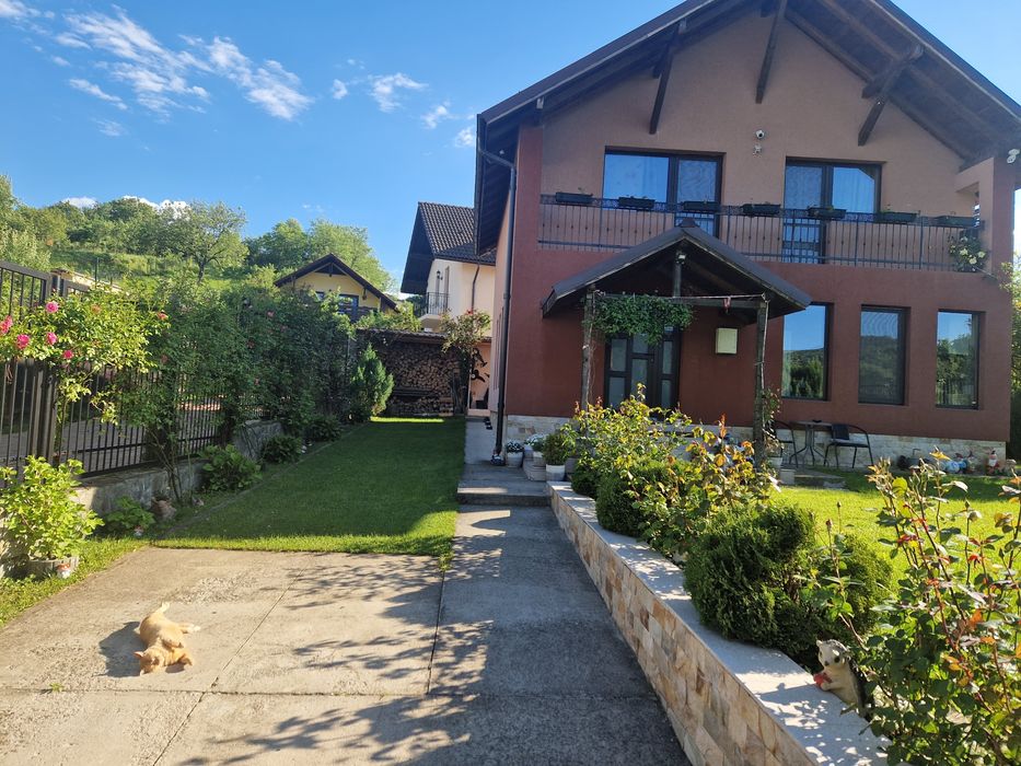 Vând casa în Râmnicu Valcea