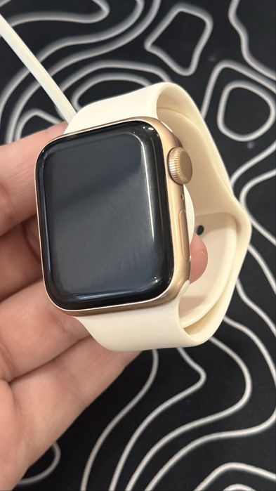 Часы Apple Watch SE - 40 mm, 1-e поколение