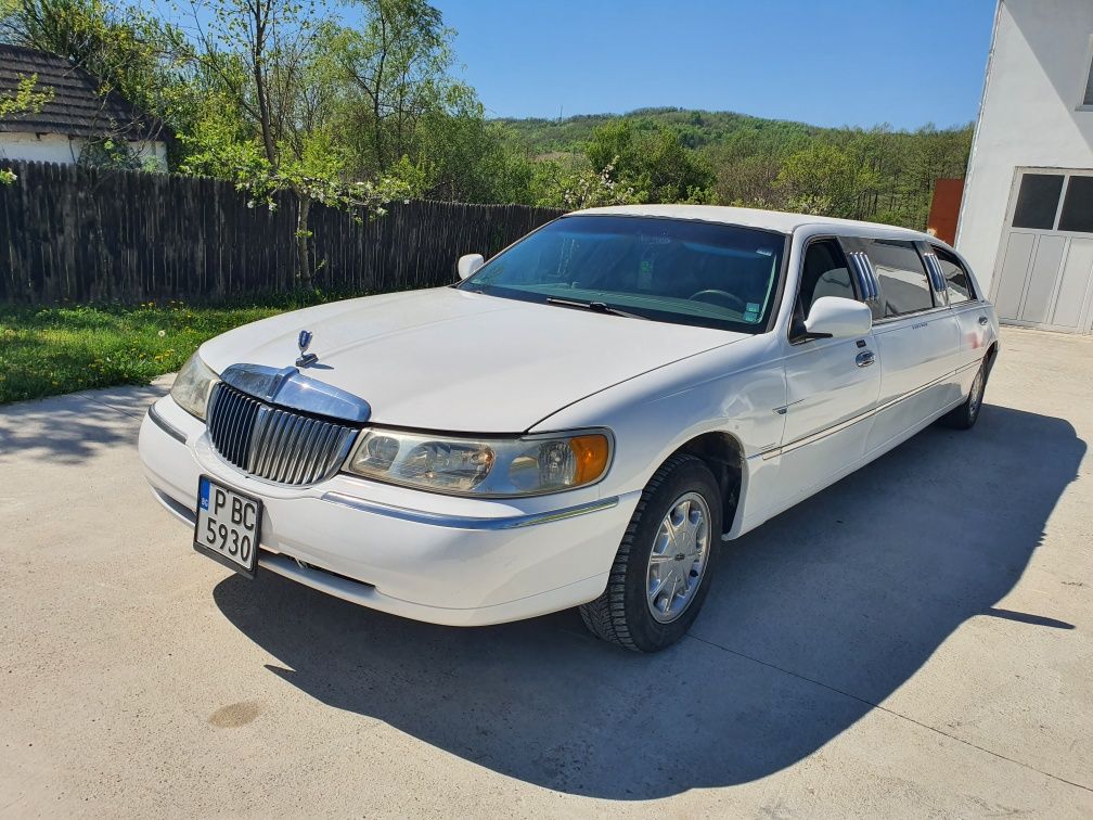 Limuzina Lincoln Town Car